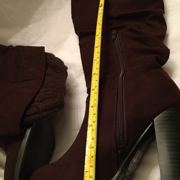 Qupid Brown Suede Knee High Boots W/cuff. New/box - Picture 7 of 11